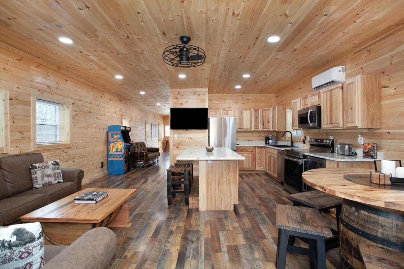 Вілла Whiskey Barrel W Hot Tub Arcade Game Fire Pit Сев'єрвілл Екстер'єр фото