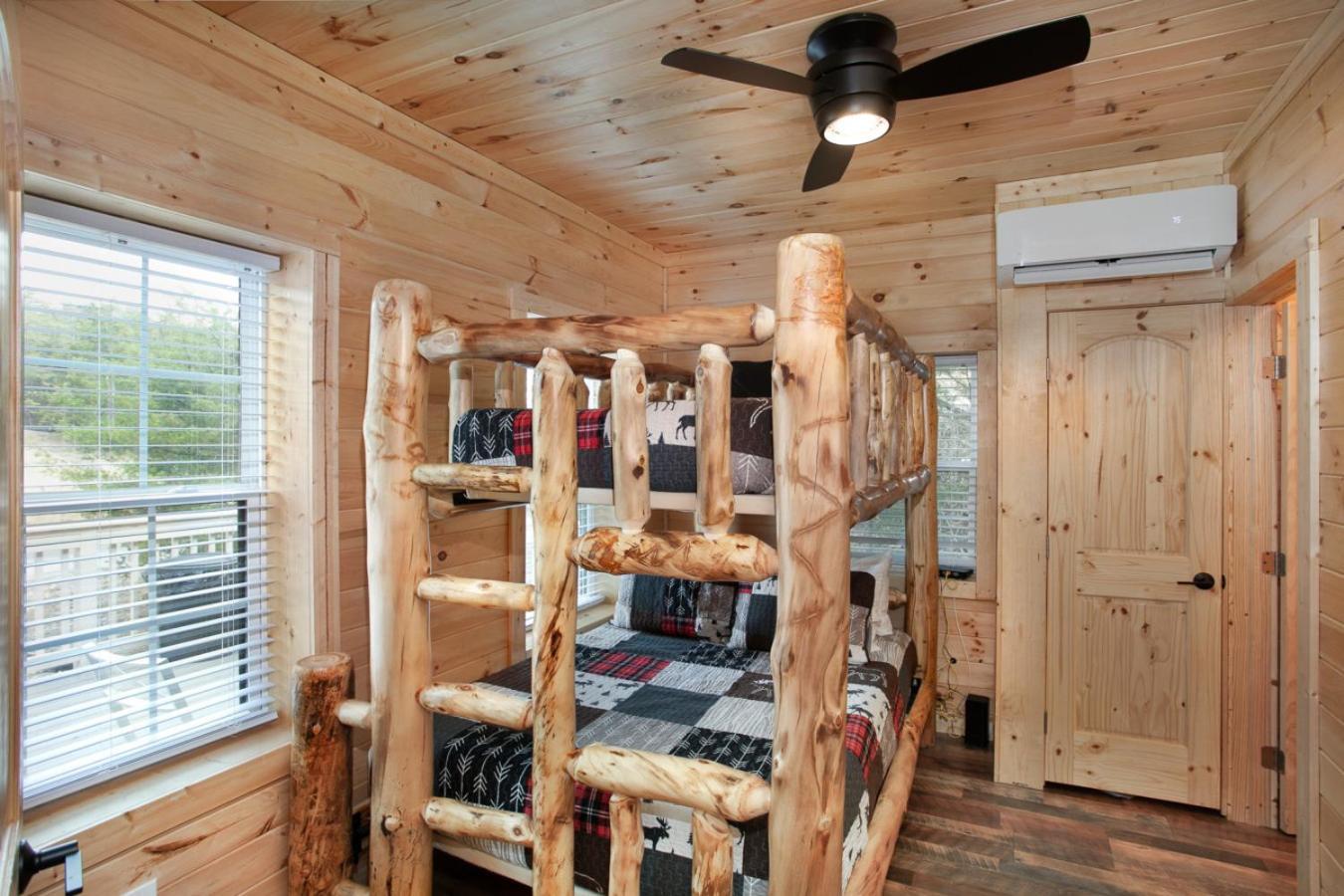 Вілла Whiskey Barrel W Hot Tub Arcade Game Fire Pit Сев'єрвілл Екстер'єр фото
